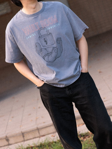 IN YOUR HANDS TEE / FADE NAVY - vaultroom 公式オンラインストア