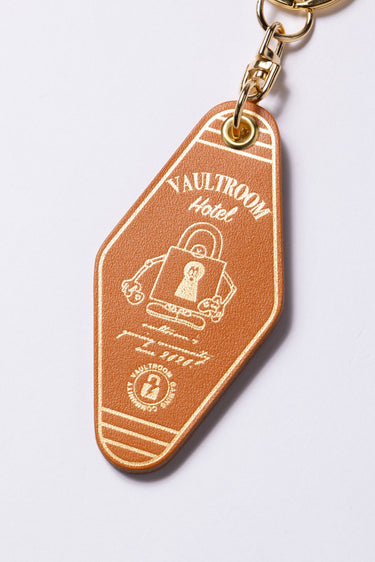 LEATHER HOTEL KEYCHAIN / CAMEL - vaultroom 公式オンラインストア