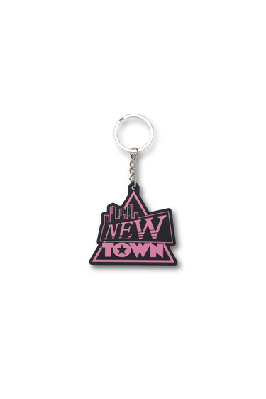 【受注販売】NEWTOWN LOGO RUBBER KEY CHAIN / PINK - vaultroom 公式オンラインストア