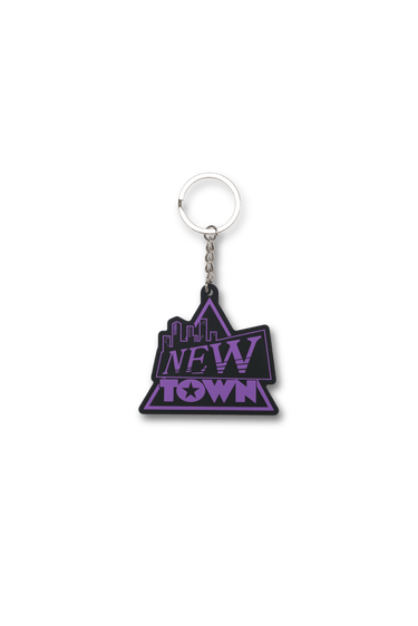 【受注販売】NEWTOWN LOGO RUBBER KEY CHAIN / PURPLE - vaultroom 公式オンラインストア