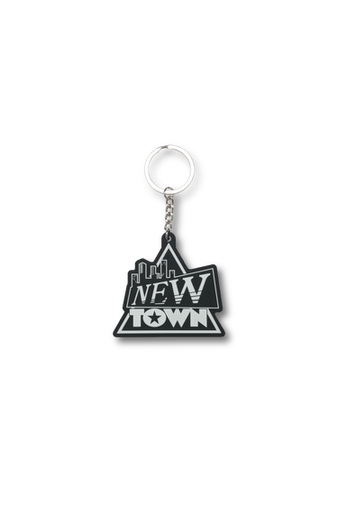 【受注販売】NEWTOWN LOGO RUBBER KEY CHAIN / WHITE - vaultroom 公式オンラインストア