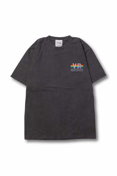 RETRO LOGO TEE / CHARCOAL - vaultroom 公式オンラインストア