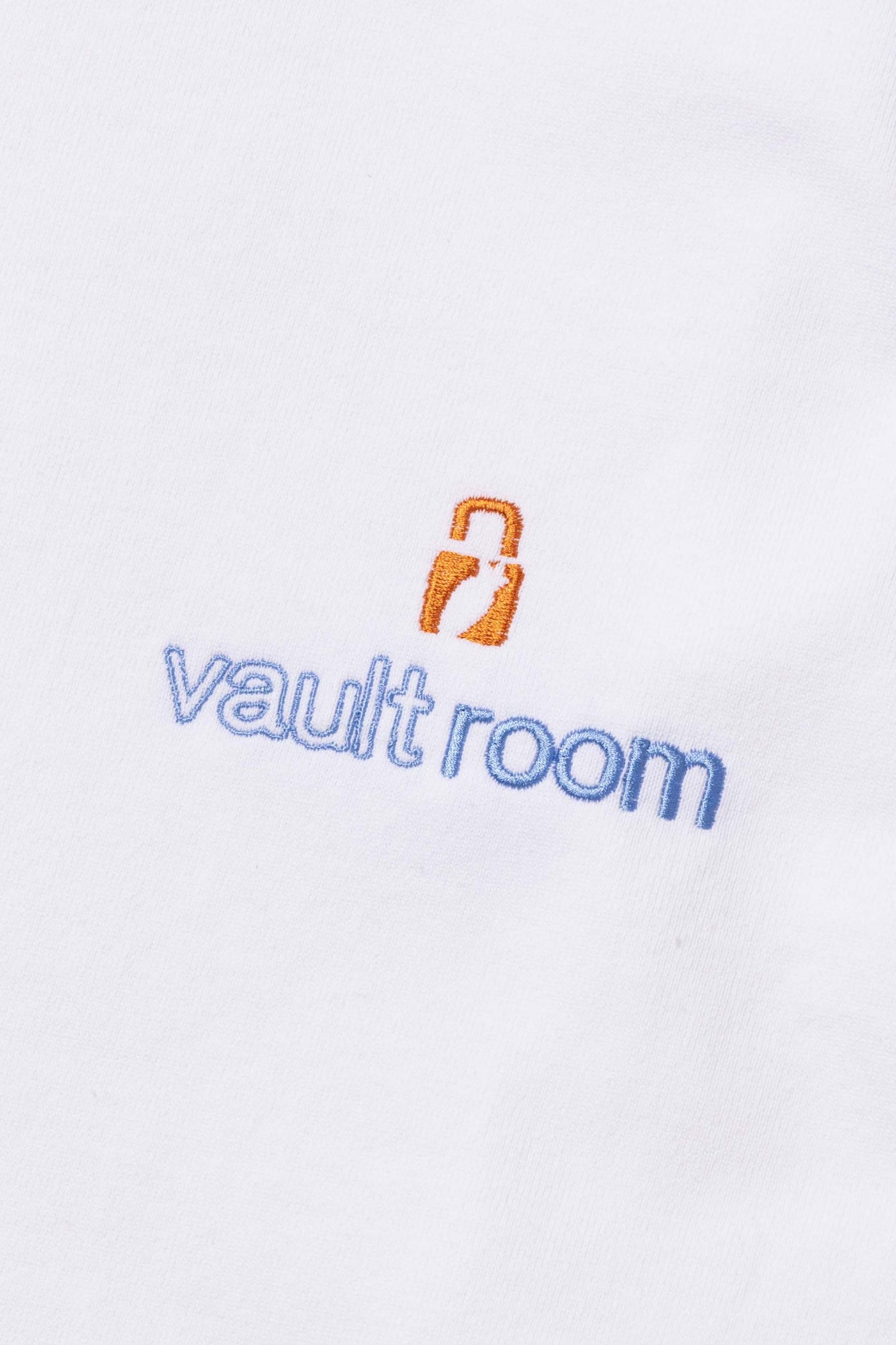 トップスVR × PEKORA TEE / WHT Vault Room - mirabellor.com