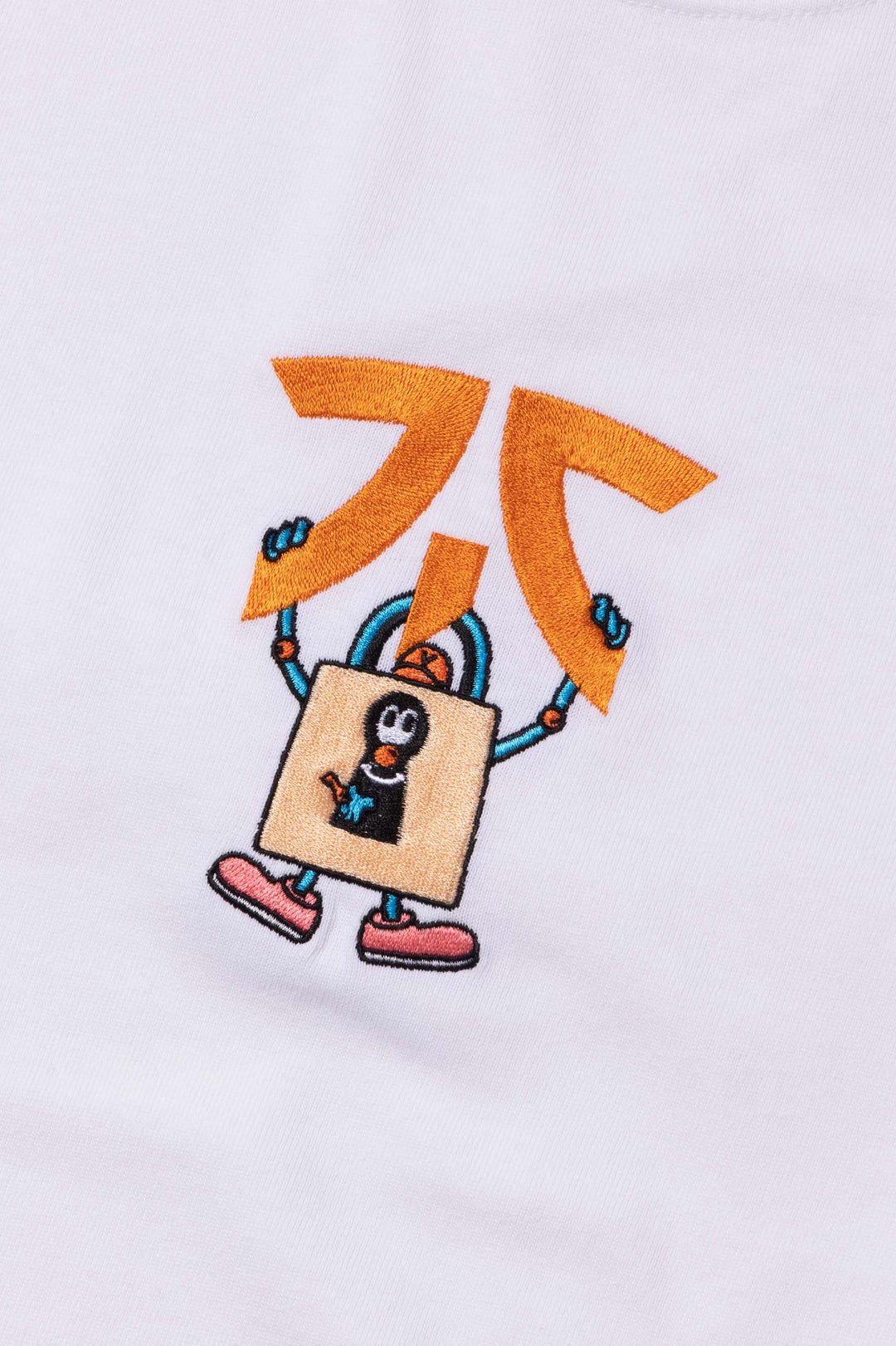 VR × FNATIC TEE / WHT – VAULTROOM