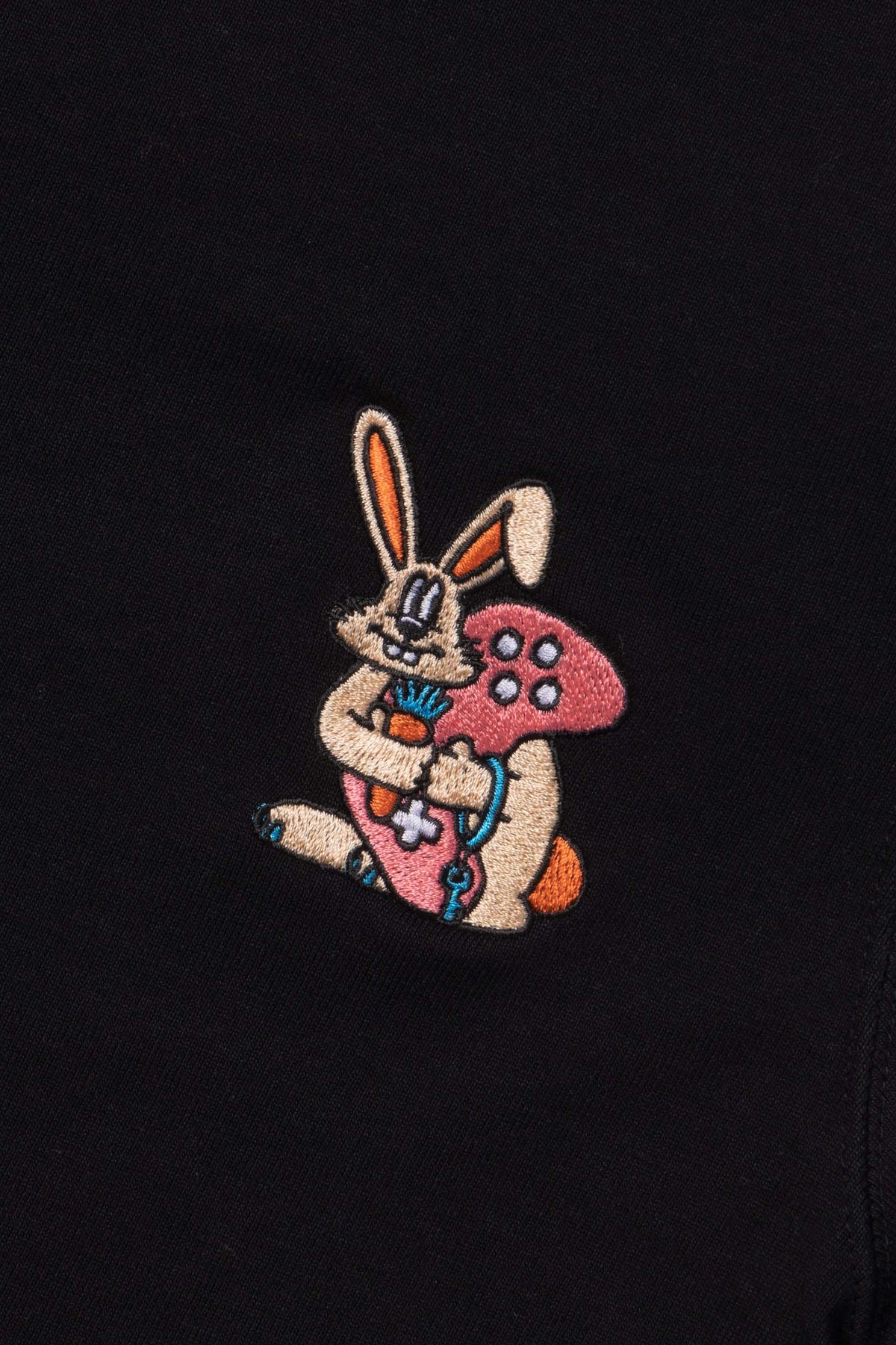 KEY RABBIT MINI CROPPED TEE / BLK