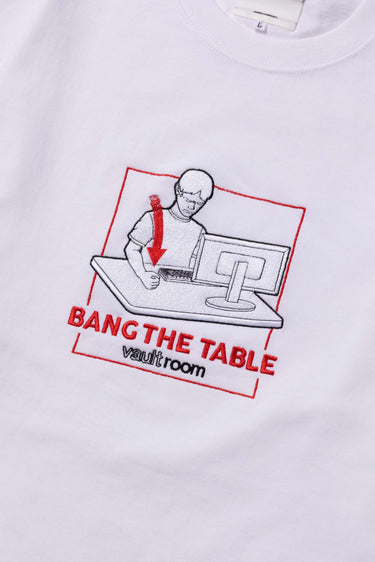 BANG THE TABLE TEE / WHT - vaultroom 公式オンラインストア