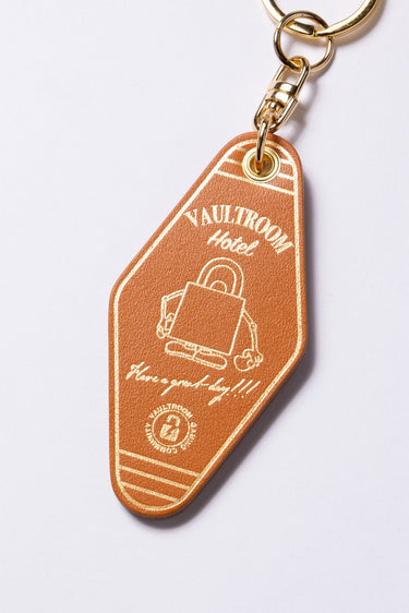 LEATHER HOTEL KEYCHAIN / CAMEL - vaultroom 公式オンラインストア