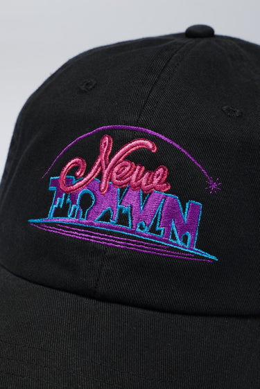 【受注販売】NEWTOWN LOGO CAP / BLACK - vaultroom 公式オンラインストア