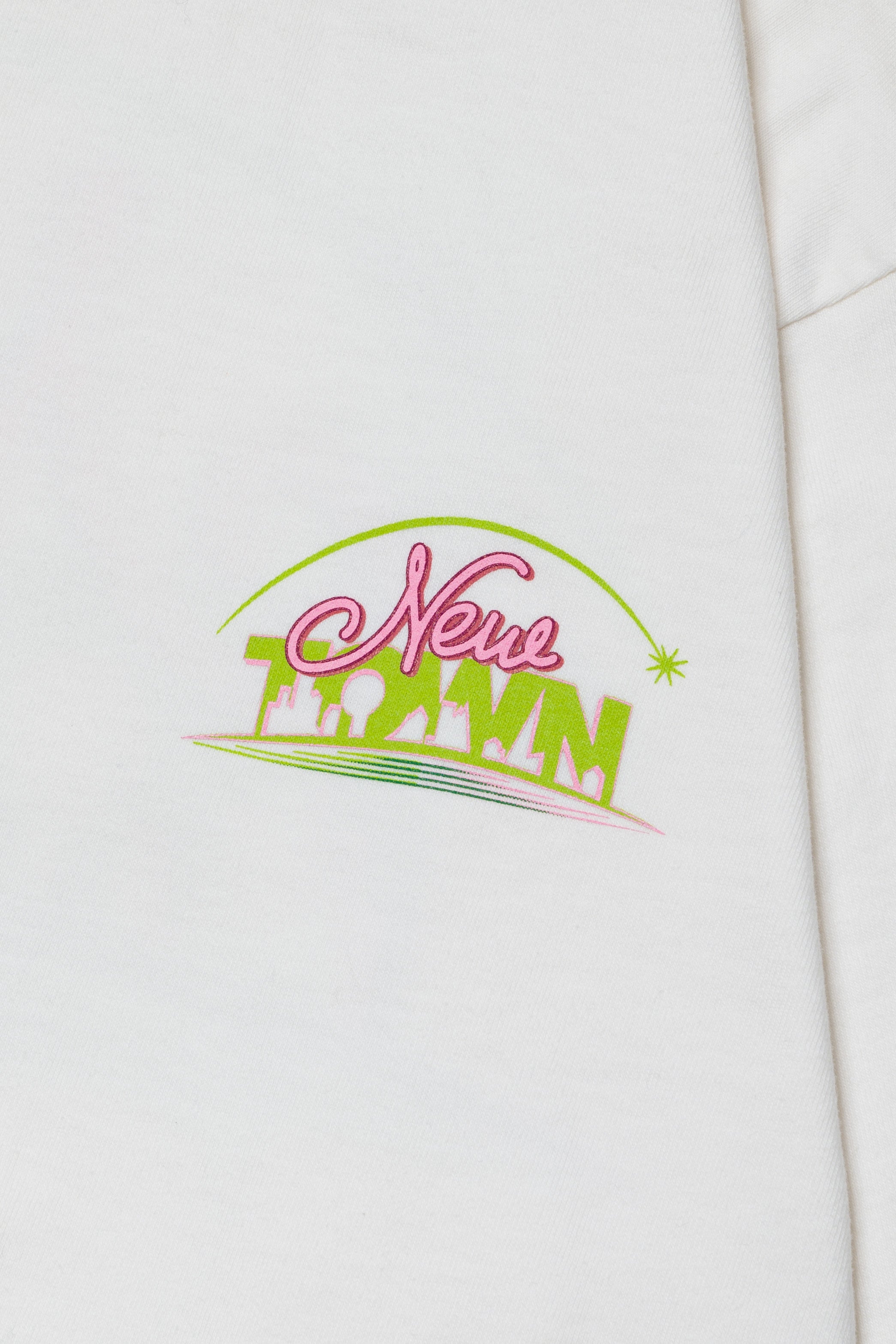 【受注販売】NEWTOWN LOGO TEE / OFF WHITE – vaultroom 公式オンラインストア