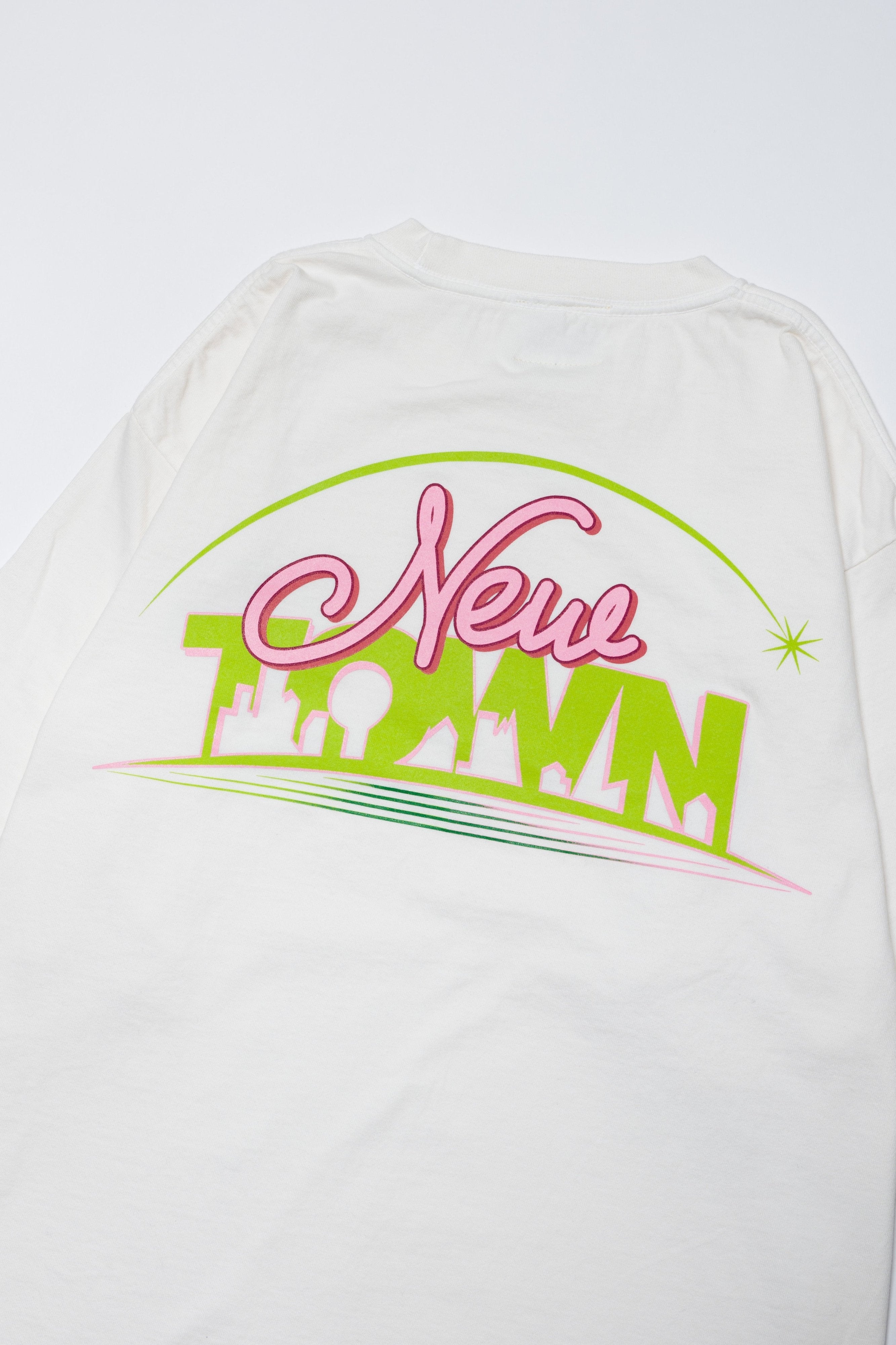【受注販売】NEWTOWN LOGO TEE / OFF WHITE – vaultroom 公式オンラインストア