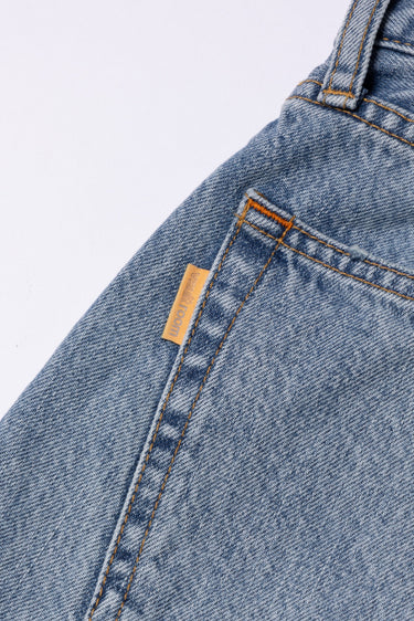 OVAL LOGO STRAIGHT JEAN / WASH BLUE - vaultroom 公式オンラインストア