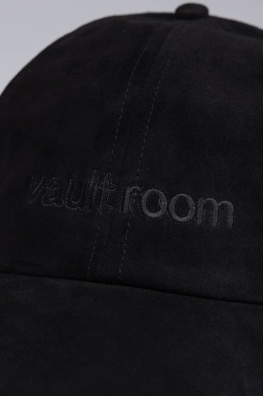 SUEDE LEATHER LOGO CAP / BLACK - vaultroom 公式オンラインストア
