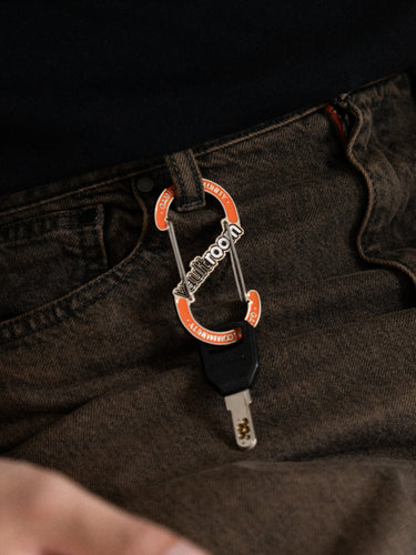 VAULTROOM LOGO CARABINER / ORANGE