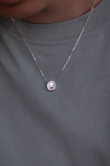 VAULTROOM KEYHOLE NECKLACE / WHITE - vaultroom 公式オンラインストア