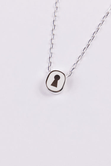 VAULTROOM KEYHOLE NECKLACE / WHITE - vaultroom 公式オンラインストア