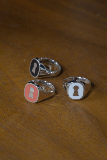 VAULTROOM KEYHOLE RING / WHITE - vaultroom 公式オンラインストア
