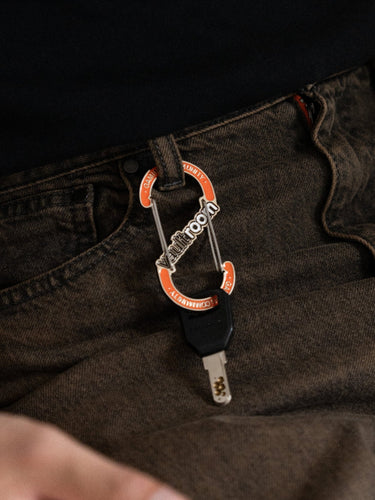 VAULTROOM LOGO CARABINER / ORANGE - vaultroom 公式オンラインストア