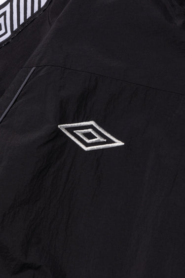 VR x UMBRO NYLON JACKET - vaultroom 公式オンラインストア